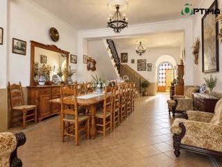 Chalet à El Rocío. Chalet con cuadras para seis caballos en almonte huelva  viviend