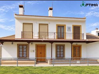 Chalet in El Rocío. Chalet con cuadras para seis caballos en almonte huelva  viviend