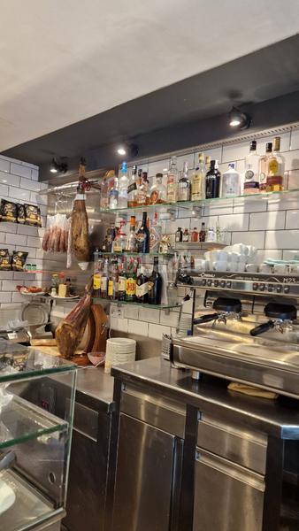 Foto 2013ae3f-0024-4875-a7c7-a62c2fce2dd7. Traspaso local comercial traspaso bar restaurante licencia c3 en Barcelona