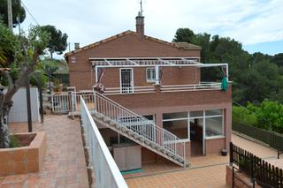 Chalet in Valldemar-Montmar. Casa con vistas al mar y montaña