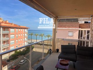 Àtic  Carrer de josep pla. Ático con vistas al mar en calafell