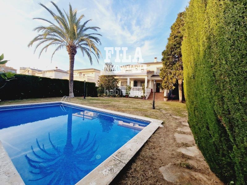 Foto 748b2ad6-28be-4f9e-a818-814d05595da2. Xalet amb calefacció aparcament piscina a Bonavista Vendrell (El)