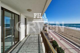 Piso  Llevant. Espectacular piso en primera línea de mar  playa del vendrell