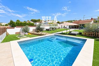 Chalet  Llessiu. Casa independiente en venta en urb. calafell park