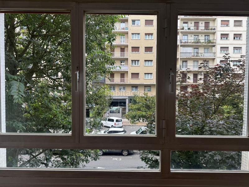 Foto ad5fc462-0e81-4a80-8903-20c9b0a86285. Alquiler piso para estudiantes de septiembre a junio. piso amara, exterior, balcón, calefacción gas. en Donostia - San Sebastián