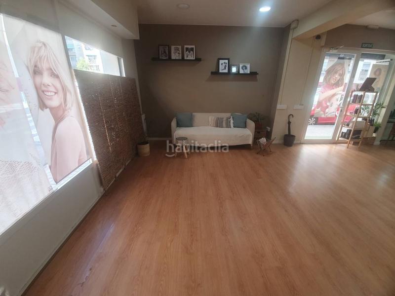 Foto ee68ab93-8c7b-4eaf-9064-c1415c28b708. Alquiler local comercial local esquinero en planta baja en Sabadell