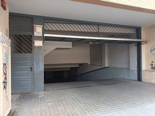Rent Car parking in Sol i Padrís - Sant Oleguer. Garaje en alquiler en eixample cbalmes