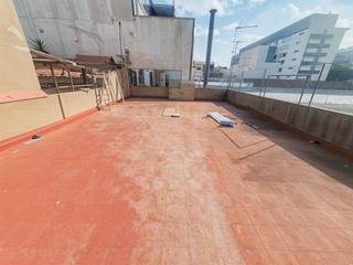 Pis  Barberà. Piso de 4 habitaciones con patio 80 m2