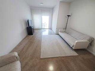Appartement à Eixample. Piso 4 habitaciones con balcón. ascensor.