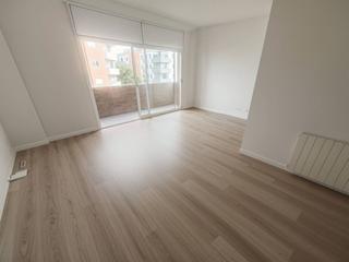 Appartamento  Barcelona. Pis de 3 habitacions amb vestidor i balcó. reformat