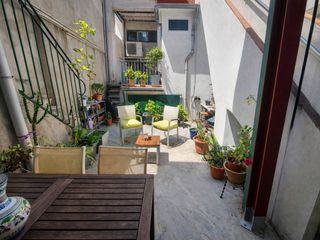 Casa  Avenida barberà. Casa amb 2 vivendes i local