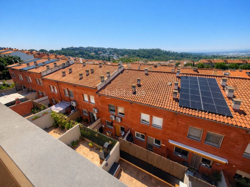 Foto 7264866d-0102-4834-a203-b23261d665d3. Casa amb calefacció aparcament a Eixample - Can Bogunyà Castellar del Vallès