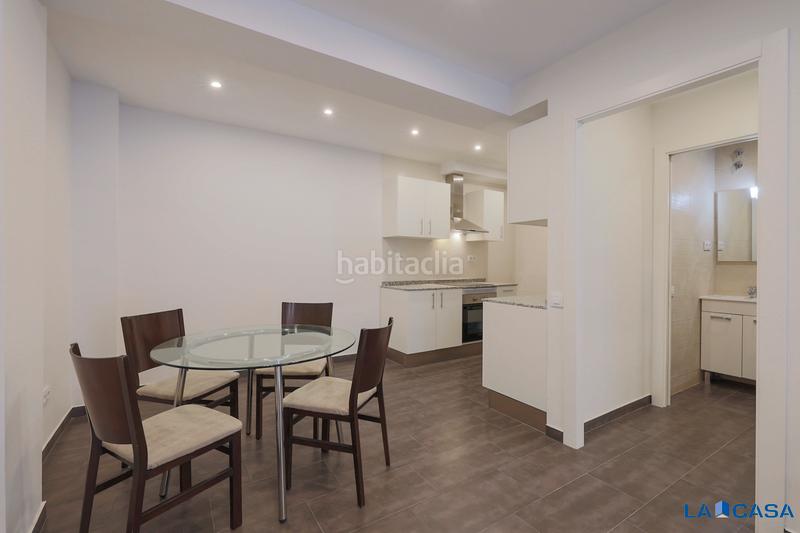 Foto d7dc1c32-f6d3-46c6-80a1-e484be657dc1. Planta baixa a Sants-Badal Barcelona