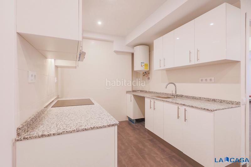 Foto e0f0e057-7240-4cd1-9eeb-301aaaabdce1. Planta baixa a Sants-Badal Barcelona