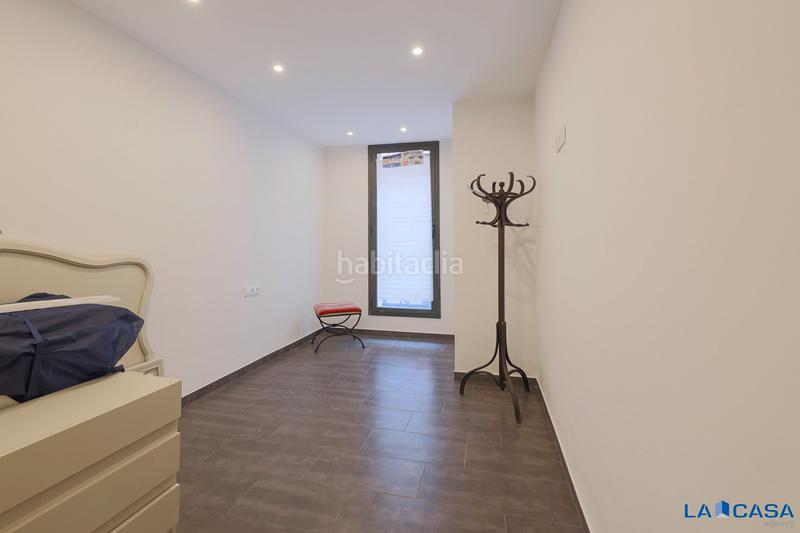 Foto fe0fc729-323f-4c3e-ad38-4c0d54ae1862. Planta baixa a Sants-Badal Barcelona