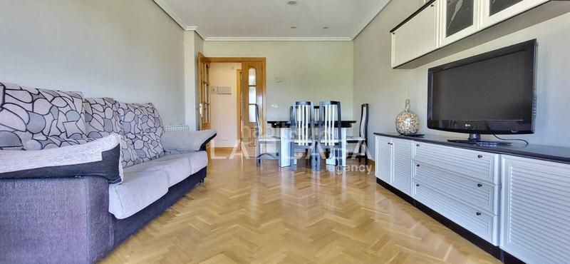 Foto 30dadf10-7cca-4bd6-b032-f6003deb468f. Appartamento con riscaldamento parcheggio piscina in Valladolid
