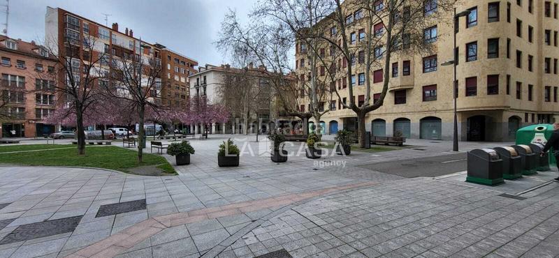 Foto 53d1d224-a10f-4f72-8434-2680433f7457. Alquiler local comercial  en calle san blas junto a felipe ii ! en Valladolid