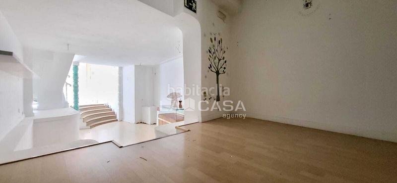 Foto 661b1ca3-b479-46c0-907c-24e101db0656. Alquiler local comercial  en calle san blas junto a felipe ii ! en Valladolid