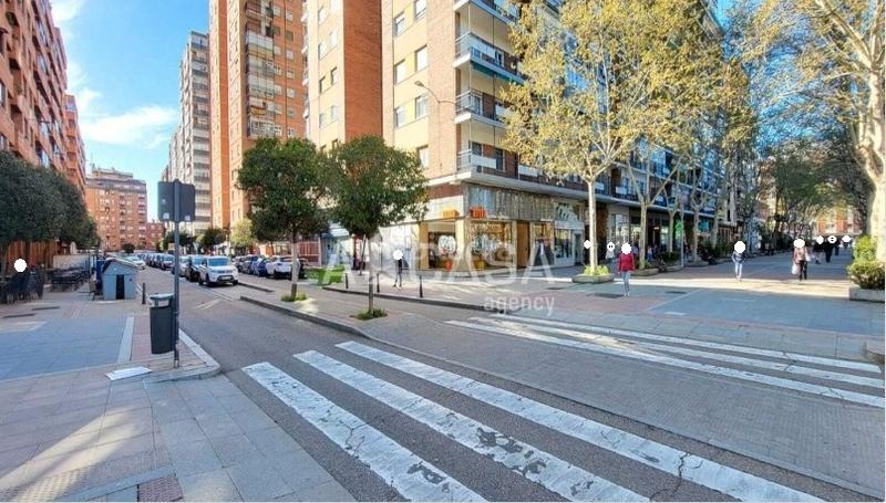 Foto f657c2e0-0bbb-4a8f-b23a-982a64006478. Aparcament cotxe a Plaza de Toros Valladolid