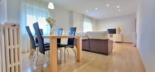 Appartement  Calle esteban daza. Piso con balcón junto al corte inglés