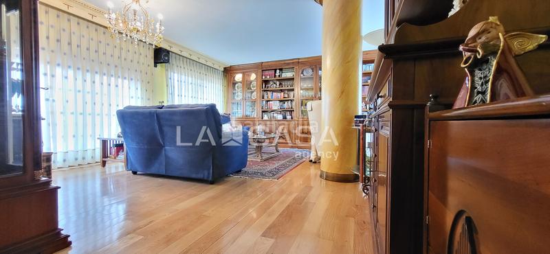 Foto d759ec18-6e1c-48a6-b5c8-38f6dc04d08a. Duplex con riscaldamento parcheggio piscina in Plaza de Toros Valladolid