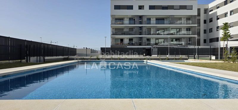 Foto aa01dbc1-8bc7-449c-8a63-d97b739a0782. Pis amb aparcament piscina a Las Villas - Valparaiso - El Peral Valladolid