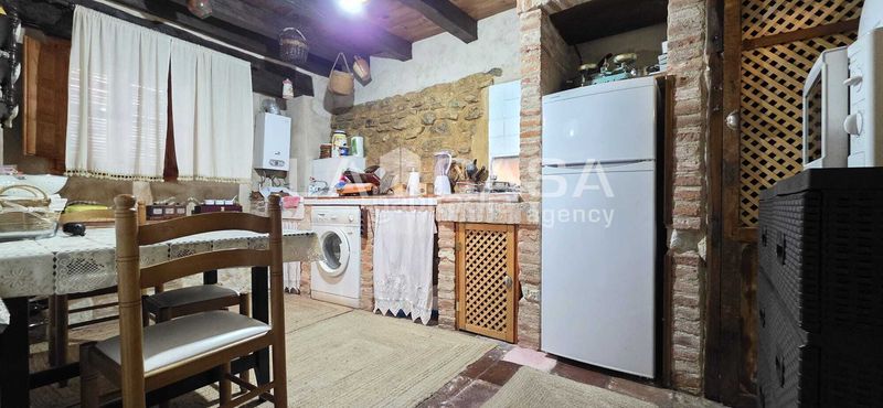 Foto 184478eb-8502-44d9-aefb-4b85bb9a0ef0. Casa amb aparcament a Velliza