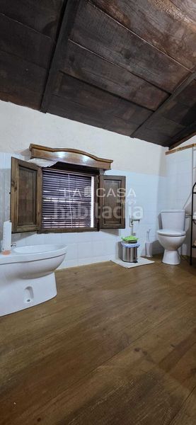 Foto 4bffc5cd-9b59-43e6-b345-227db86fabab. Casa amb aparcament a Velliza