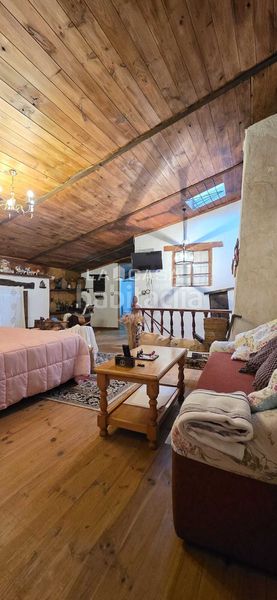 Foto aa11c63d-cd86-409f-ba9f-540c56c39fd2. Casa amb aparcament a Velliza