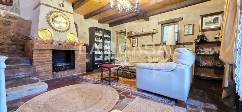 Foto ac52b525-426a-4b2c-8f79-0d837b7f392d. Casa amb aparcament a Velliza