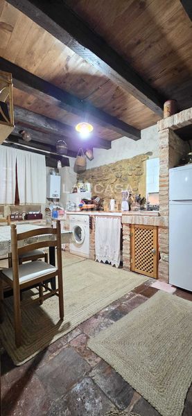 Foto c84cb72e-2281-46e9-bd68-2baf83f8ab6c. Casa amb aparcament a Velliza