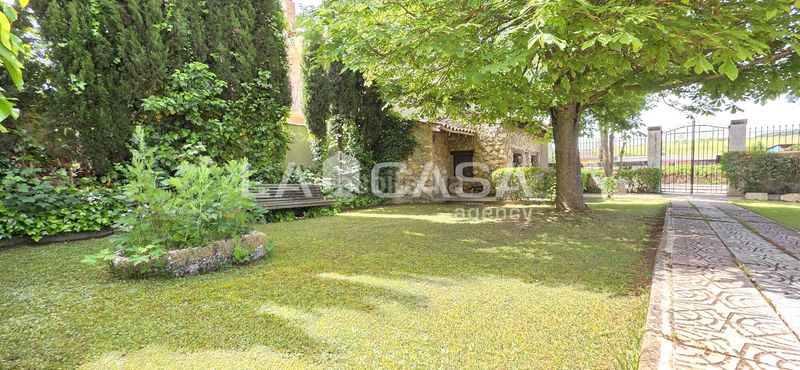 Foto 6714243e-58b8-4177-93f2-449250bd3bc1. Casa amb calefacció aparcament a Dueñas