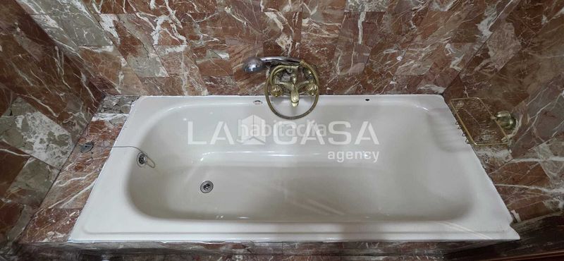 Foto c6c8cf60-b151-4267-9e43-17d7a95bcf17. Casa amb calefacció aparcament a Dueñas