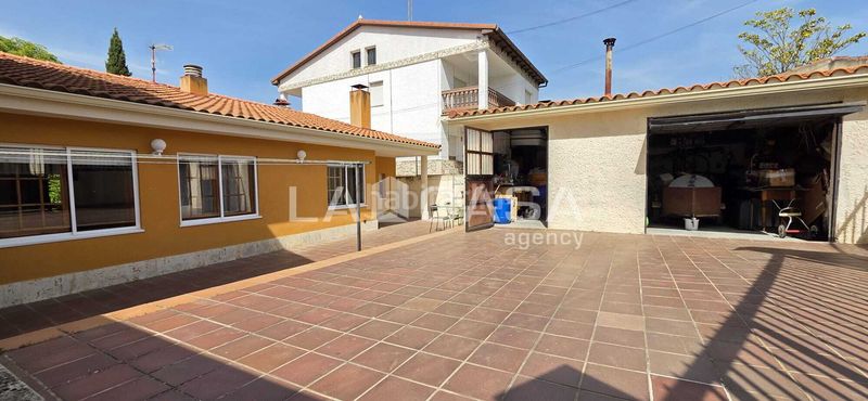 Foto ec1b74d6-7ecf-42ed-956e-39f2795bdc77. Casa amb calefacció aparcament a Dueñas