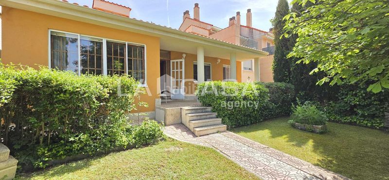 Foto f902c7d5-5cb2-4b54-9e59-b22ccd651a33. Casa amb calefacció aparcament a Dueñas