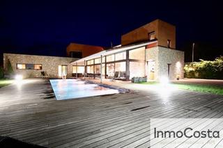 Casa a Urbanització nord castell. Preciosa casa de alto standing en cervià de ter, girona.