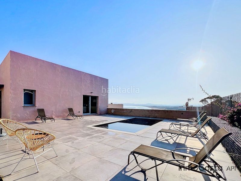 Foto 64367f2a-3c0d-42fd-8f10-9deec59bb88a. Casa a carrer barcelona 83 a l´Estartit poble Estartit