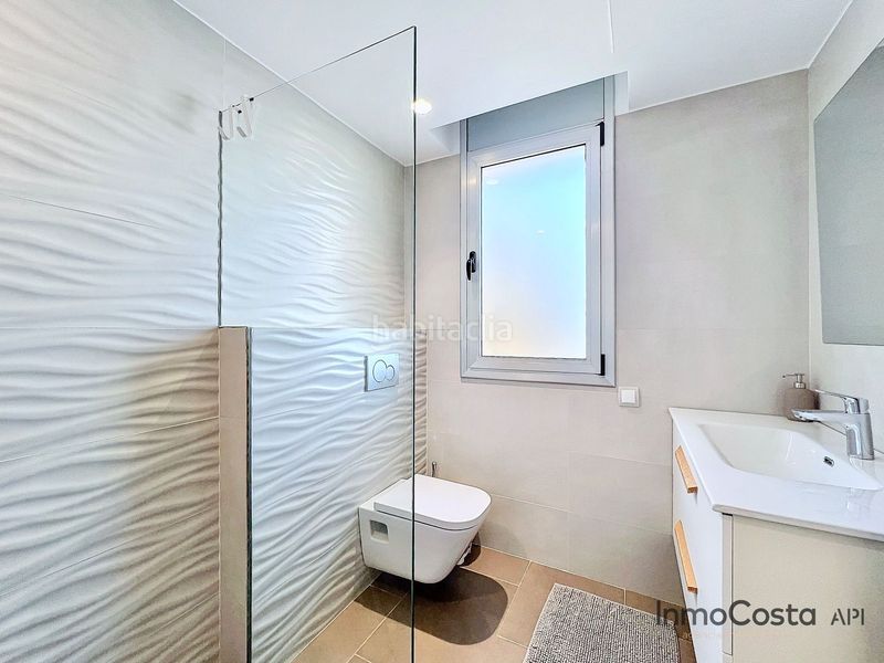 Foto af284aca-1c1b-4c5f-8ea4-6d05565424a5. Casa a carrer barcelona 83 a l´Estartit poble Estartit