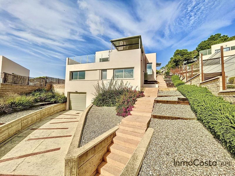 Foto c4b267ae-dd63-4fb8-b9e7-7138f7a6b399. Casa a carrer barcelona 83 a l´Estartit poble Estartit