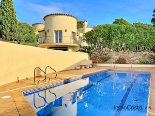 Casa en Carrer su�ssa 62. Casa independent amb piscina privada a urb. torre gran, l�estart