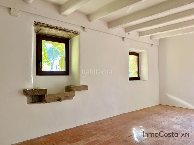Foto dd4b2c3c-60ae-49c2-b1be-8a6bbd692cf9. Masia a carrer taravaus 8 a Vilafant