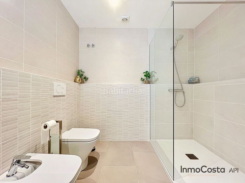 Foto ae70d0fa-f4e8-49b8-8936-00c40b66677a. Casa a carrer pont nou 3 a l´Estartit poble Estartit