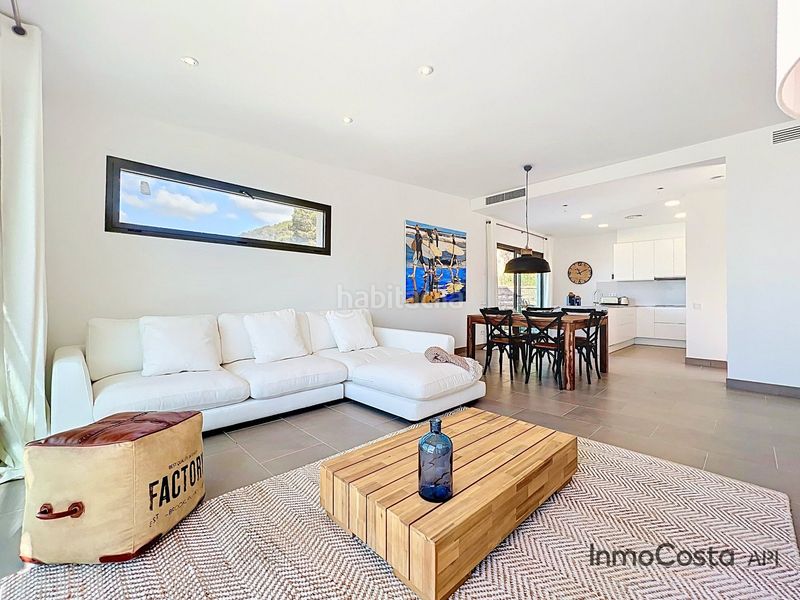 Foto f030f220-0cf0-494b-84a4-402ddf782400. Casa a carrer pont nou 3 a l´Estartit poble Estartit