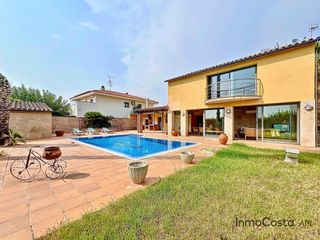 Haus in Mas marqu�s 19. Casa independiente en la urbanizaci�n mas marqu�s, lestartit.
