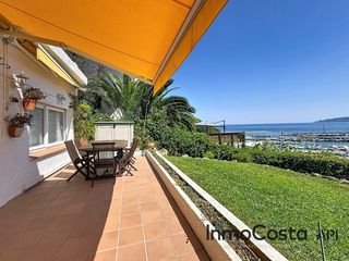Apartament a Carrer de barcelona 126. Apartament en planta baixa amb espectaculars vistes al mar al pa