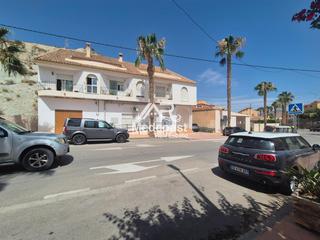 Zweistöckige Wohnung  19 de octubre (zur p). Amplio dúplex de 4 dormitorios en zurgena