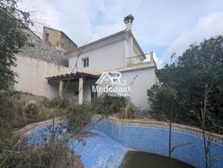Xalet  Marchal. Chalet independiente con piscina y vistas a la montaña en el mar