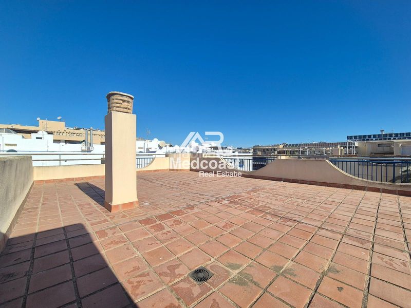 Foto 0b5b22a4-9a9e-41d9-b5e6-cea50acf4ff6. Àtic amb piscina a puerto de Garrucha Garrucha