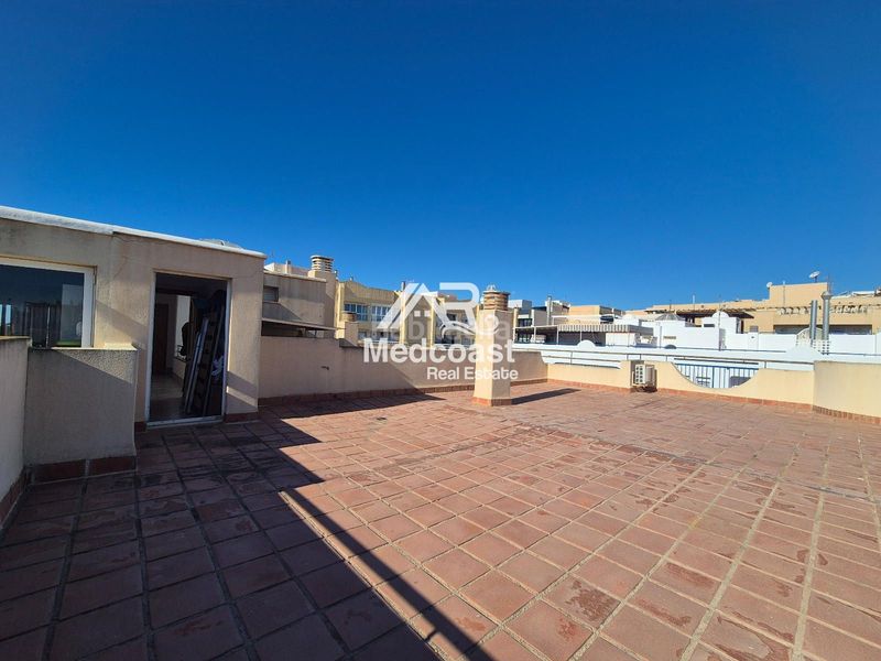 Foto 8076b2e2-398f-4fe8-9b2f-91a8aa2ba543. Àtic amb piscina a puerto de Garrucha Garrucha