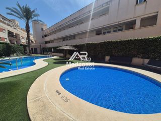 Pis  Tucan. Amplio piso de 2 dormitorios en residencial con piscina comunita